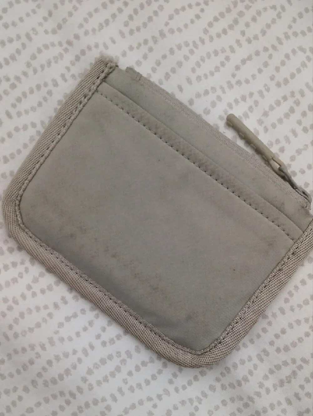 Compact Cream Leather Zip Card Wallet